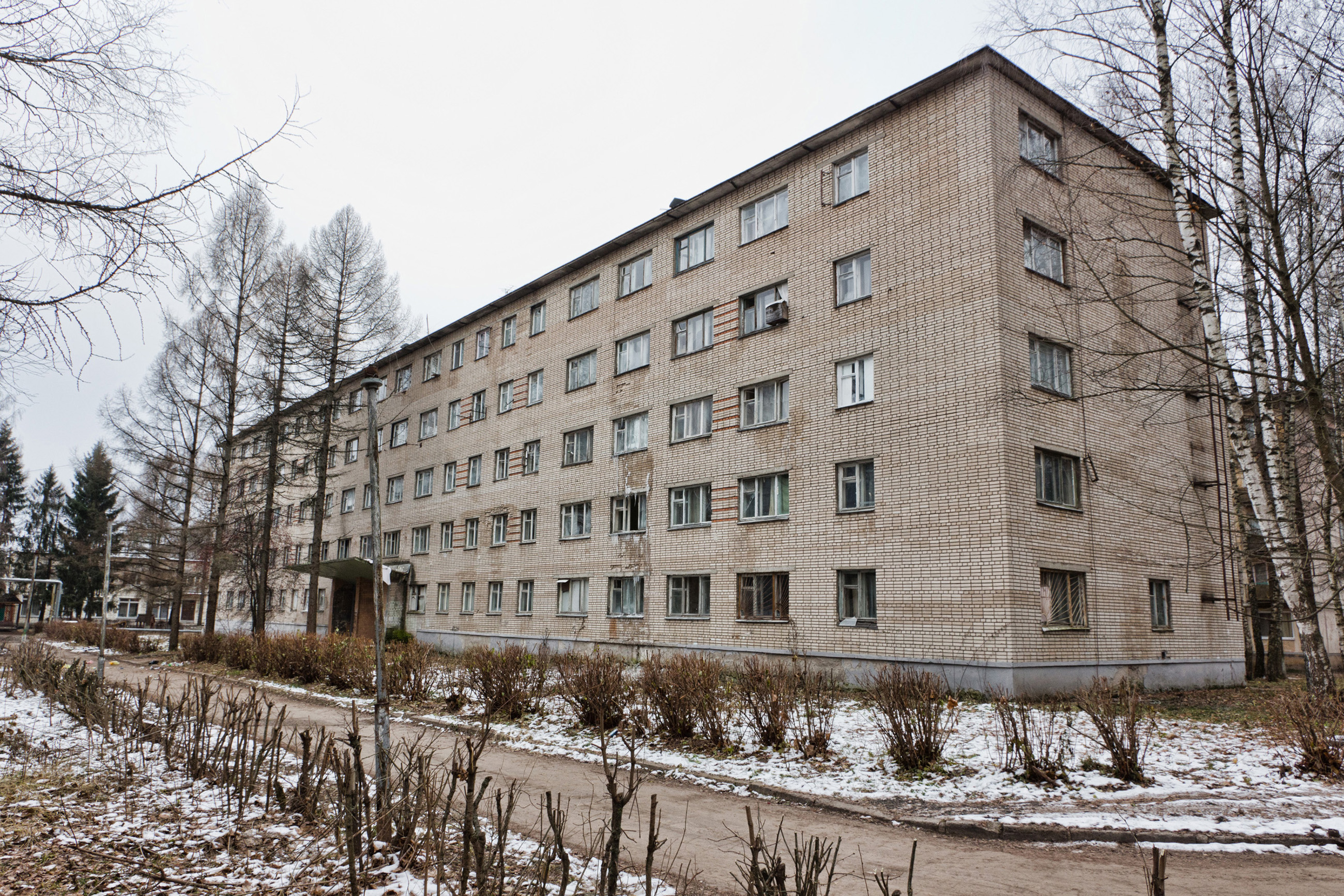 Заброшенное пятиэтажное общежитие Ивантеевка