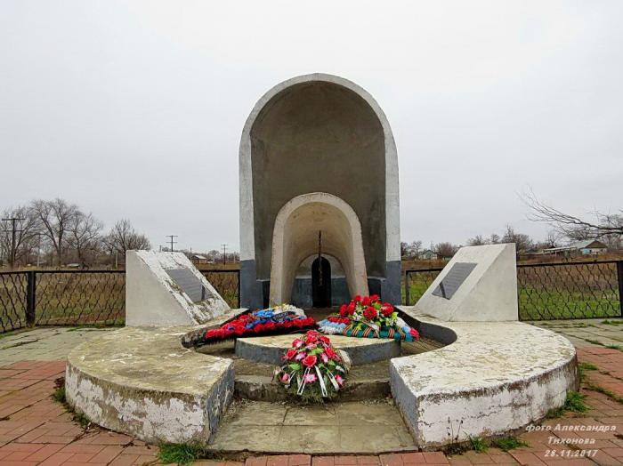 Памятник от Калмыкии   Кутейниковская image 5