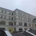 Терраса на пригорке с памятником Ивану Фёдорову в городе Москва