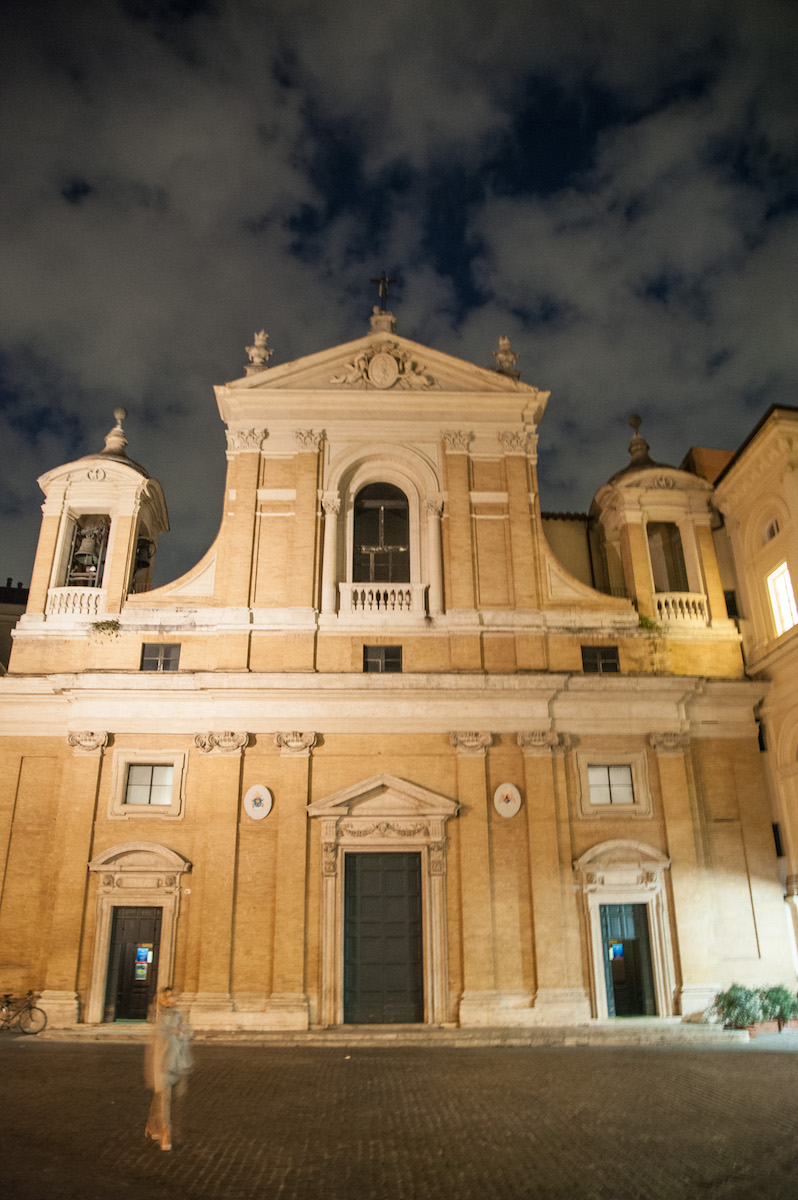 Église Santa Maria in Aquiro Rome
