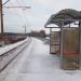 Скамейка для ожидания поездов под крышей в городе Екатеринбург