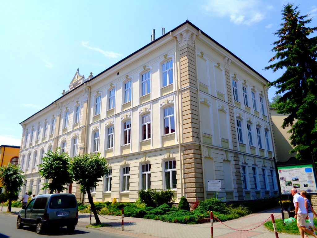 Ii Liceum Ogólnokształcące W świeciu II Liceum Ogólnokształcące - Sanok | secondary education, listed