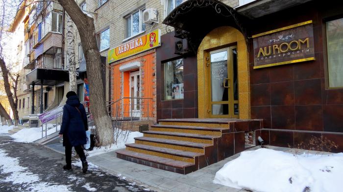 В центре Тюмени ремонтируют четырехэтажное здание на улице Володарского nashgoro