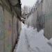 Проход между заборами в городе Москва