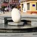 Фонтан і пам'ятник яйцю