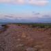 Дикий пляж красного камня в городе Севастополь