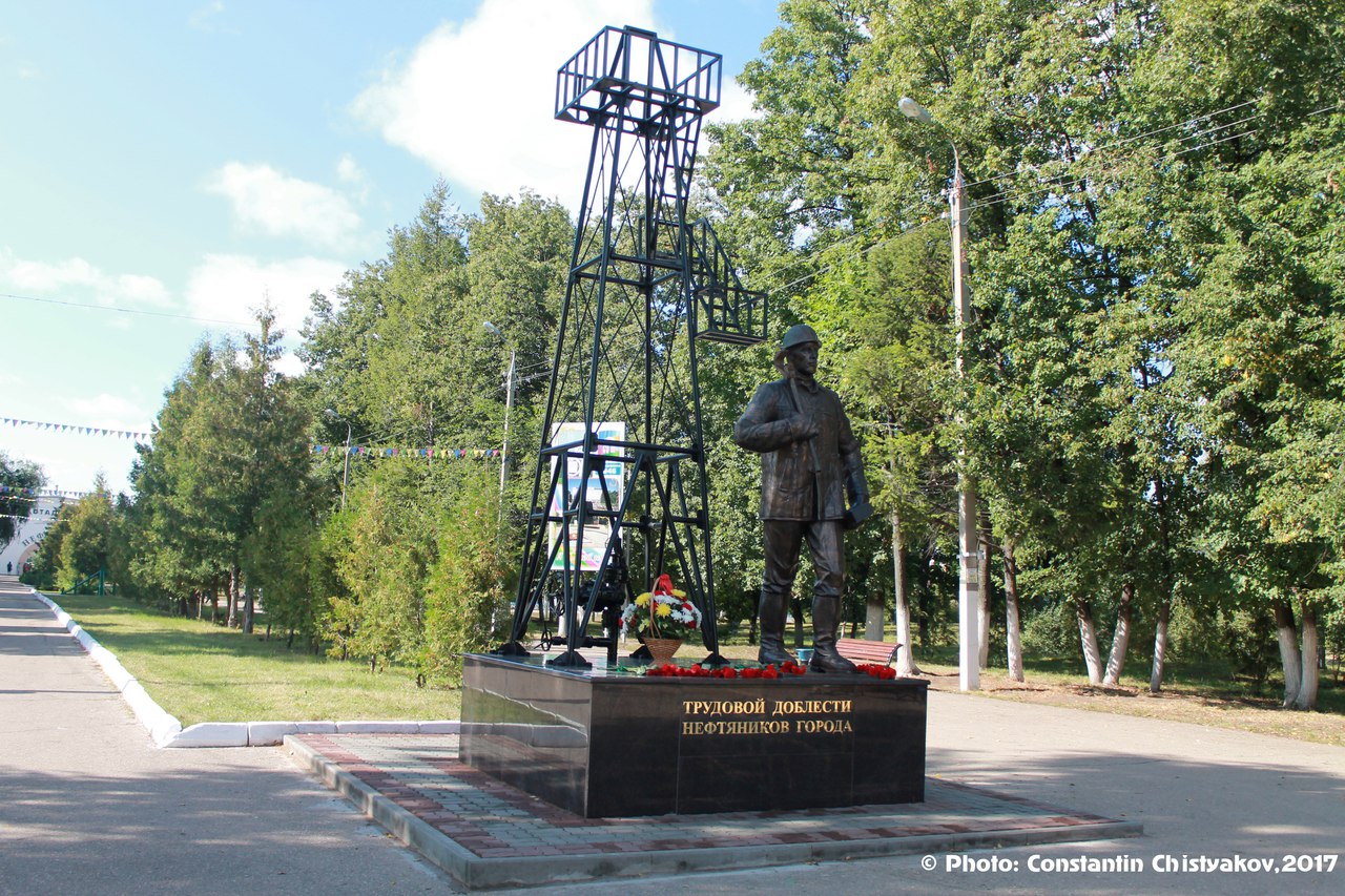 Памятник доблести Нефтяников города Октябрьский