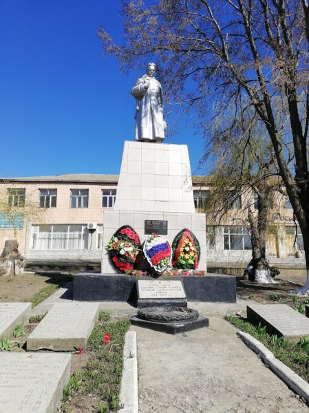 Памятник   Лысогорка image 0