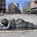 Mujer con espejo en la ciudad de Madrid