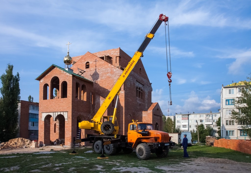 В городе Брянске строят храм