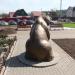 Скульптура медведицы в городе Великие Луки