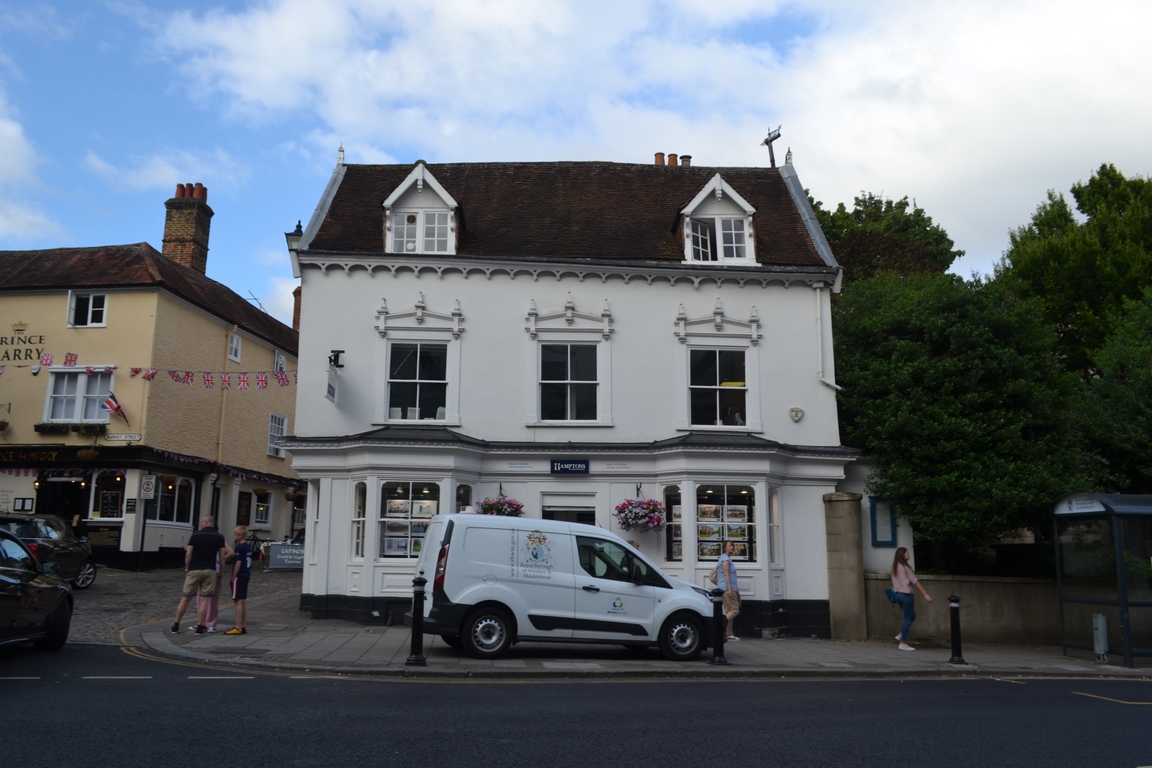 Hamptons International Windsor