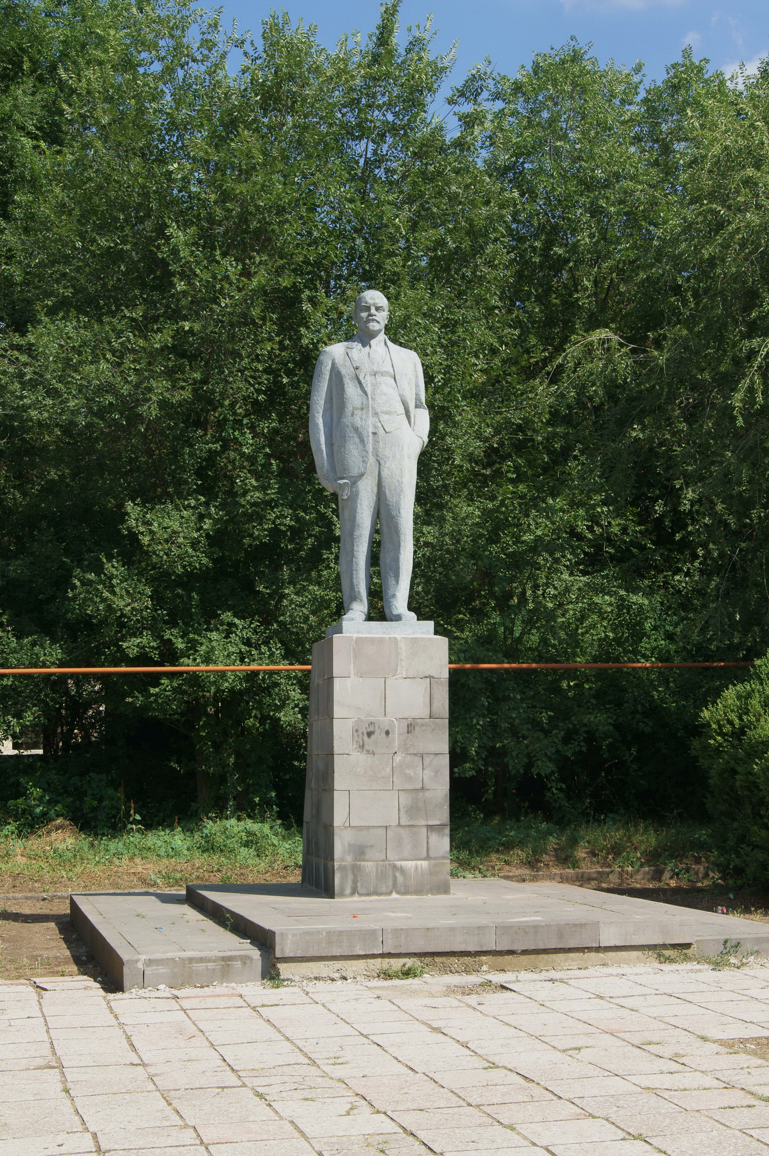 Памятники в Светлограде