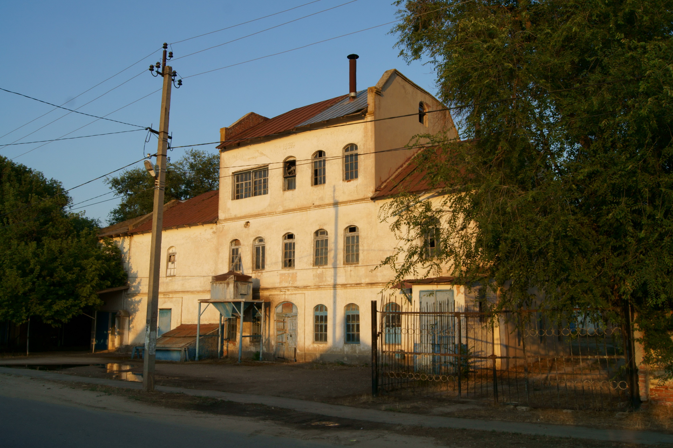 Светлоград школа 1 старое здание