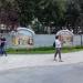 Клумба с барельефами в городе Москва