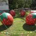 Скульптура «Клубника» в городе Москва