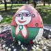 Клумба со скульптурой в городе Москва