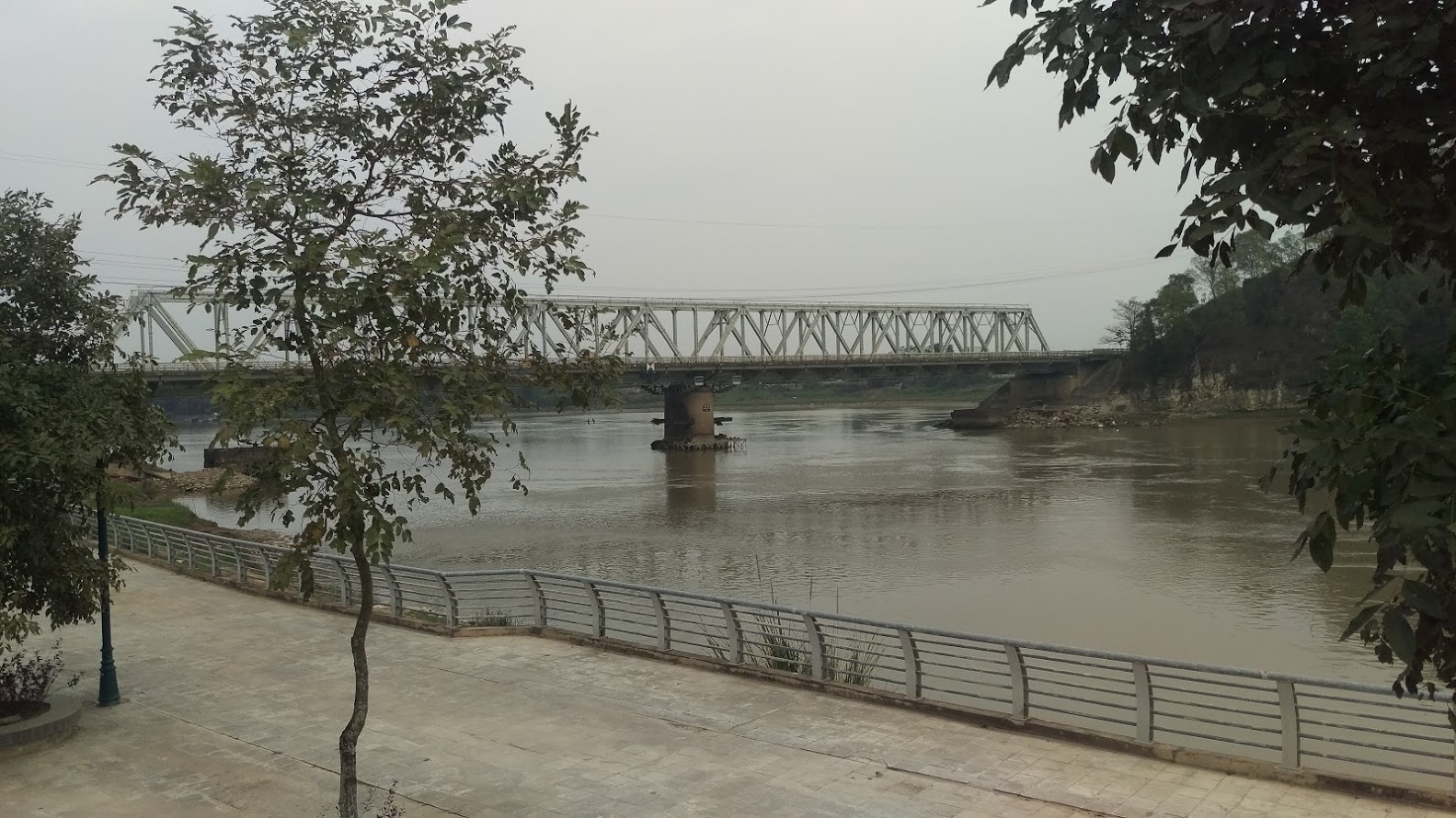 Thanh Hóa Bridge Thanh Hoa city road bridge, historic landmark