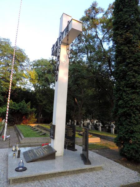 Cmentarz Wojskowy Tomaszów Mazowiecki Ii Wojna światowa 1939 45 Cmentarz Wojenny 9881