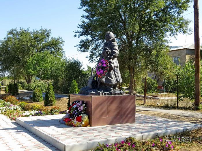 Памятник труженикам тыла   Дубовское памятник, монумент image 6