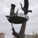 Скульптура «Аисты в гнезде» в городе Челябинск