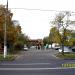 Деревянная конструкция на входе в Терлецкий лесопарк в городе Москва