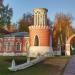 Кирпичная башня в городе Москва