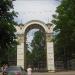 Трёхарочные ворота парка в городе Саратов