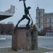 Скульптура «Перекуём мечи на орала» в городе Москва