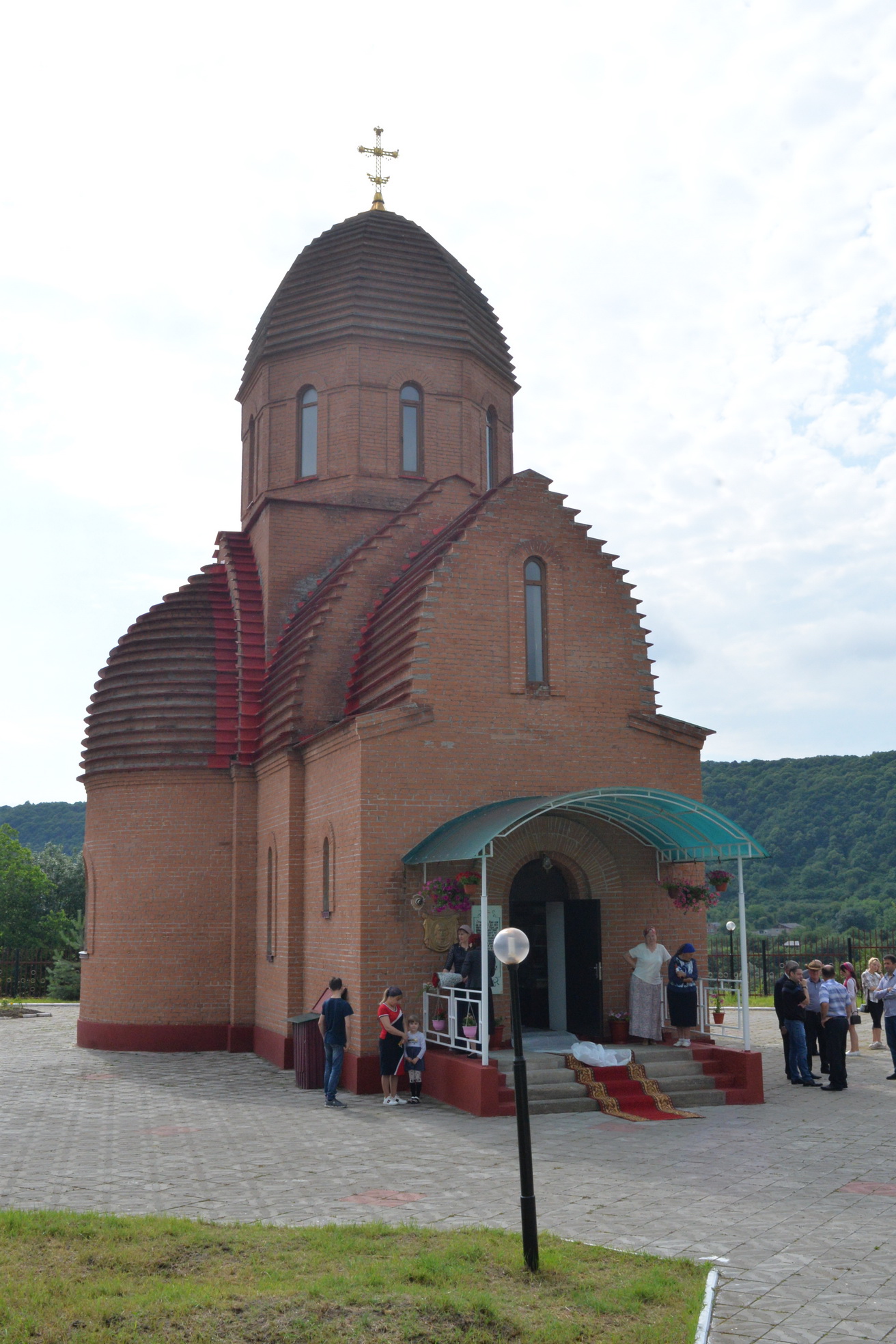 Храм Георгия Победоносца в поселке Караванном