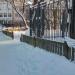 Развалины старого забора в городе Москва