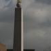 Openbare fontein met obelisk in Ronse city