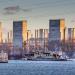 Заброшенное недостроенное прогулочное судно в городе Москва