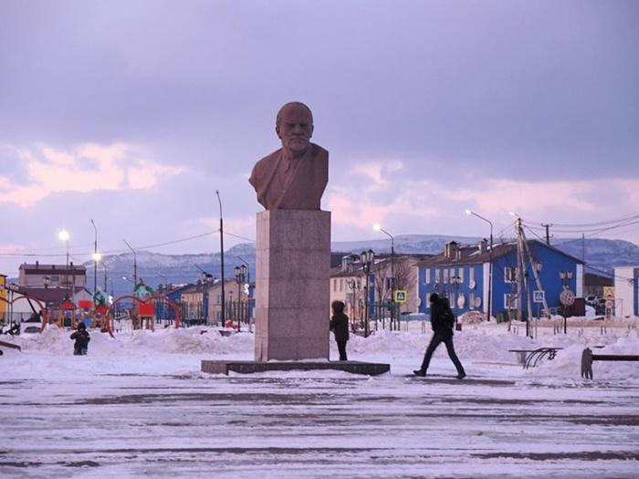 Памятник В. И. Ленину   Южно Курильск image 1