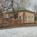 Сохранившийся деревянный дом в городе Москва
