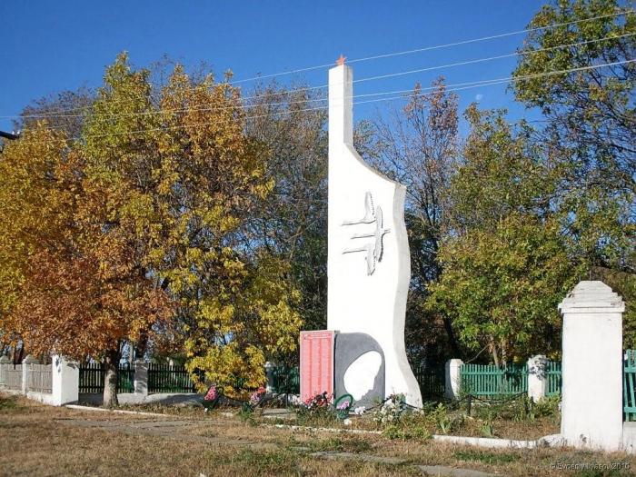 Памятник погибшим в годы Великой Отечественной войны   Тростянка image 3