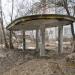 Старая автобусная остановка в городе Кимры