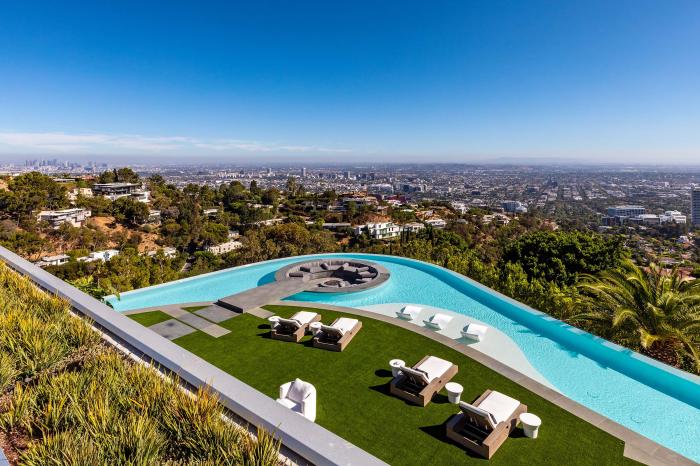 9272 Robin Drive Los Angeles California