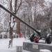 100-мм противотанковая пушка МТ-12 на постаменте в городе Москва