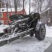 100-мм противотанковая пушка МТ-12 на постаменте в городе Москва
