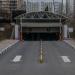 Въезд в подземный паркинг в городе Москва