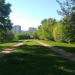 Насыпь над туннелем метро в городе Москва