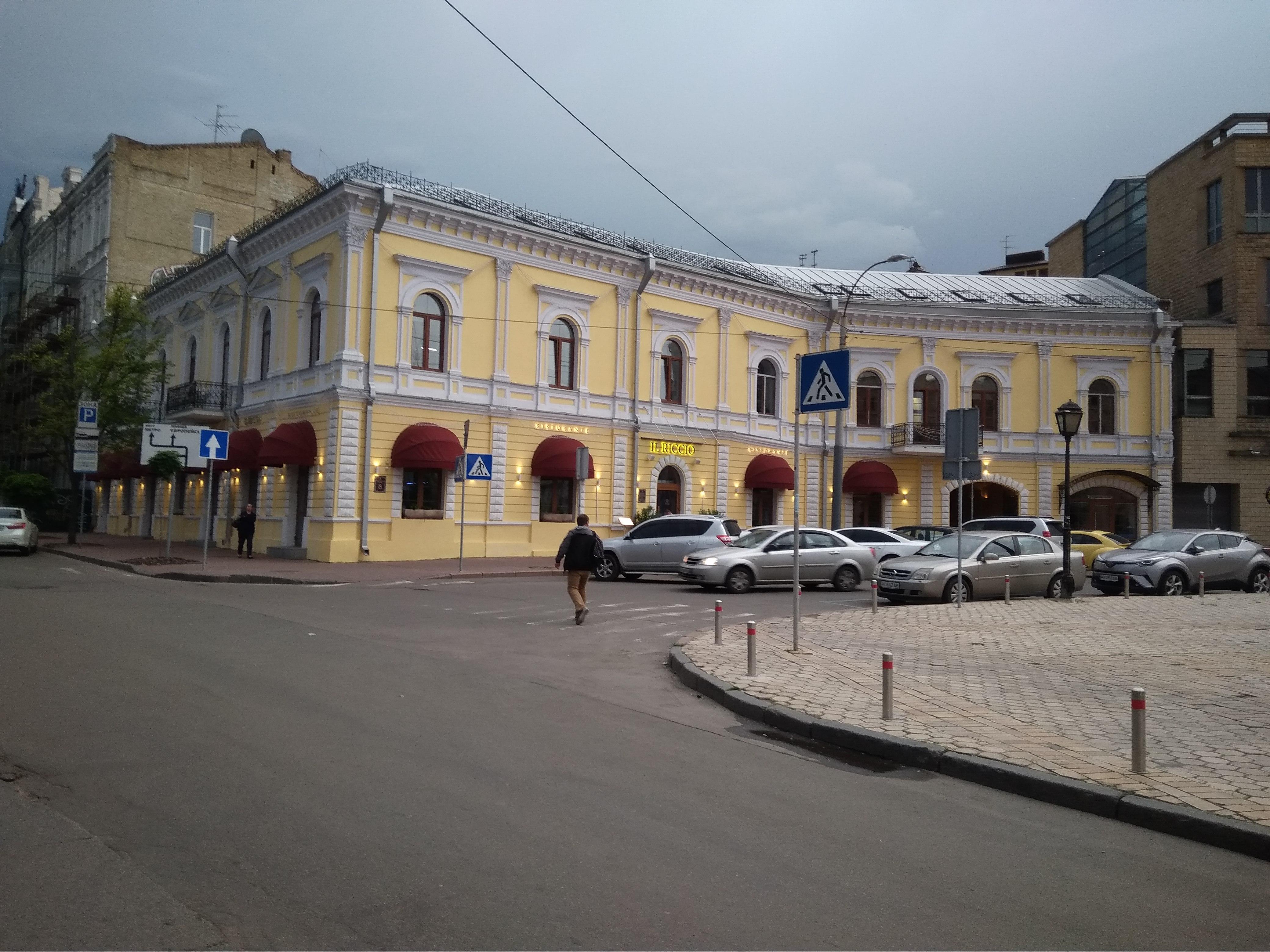 Контрактова пл., 8 - Київ