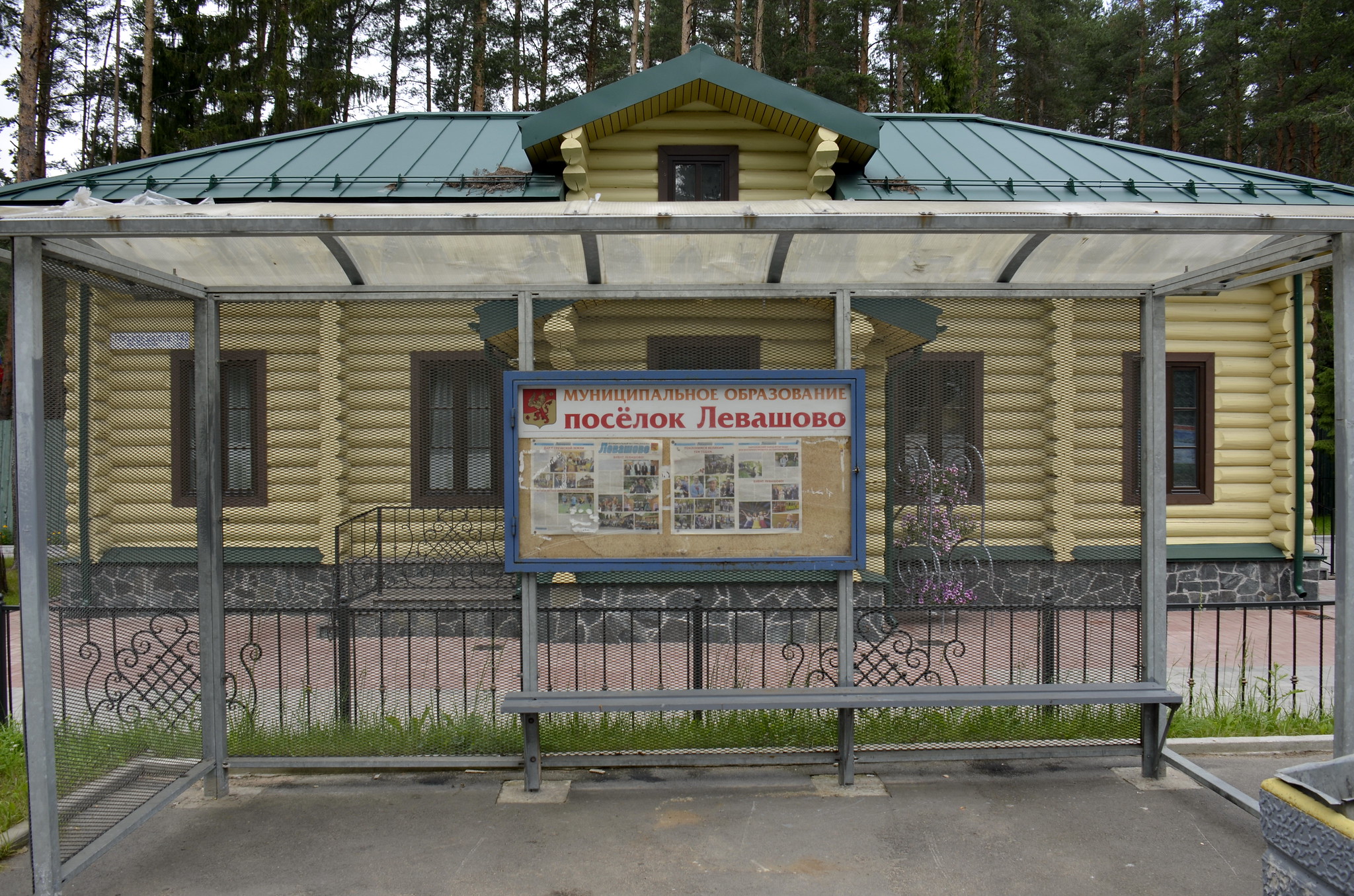 bus-stop-saint-petersburg