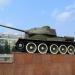 Т-34 на постаменте и скульптурная композиция «Проводы на фронт» в городе Якутск