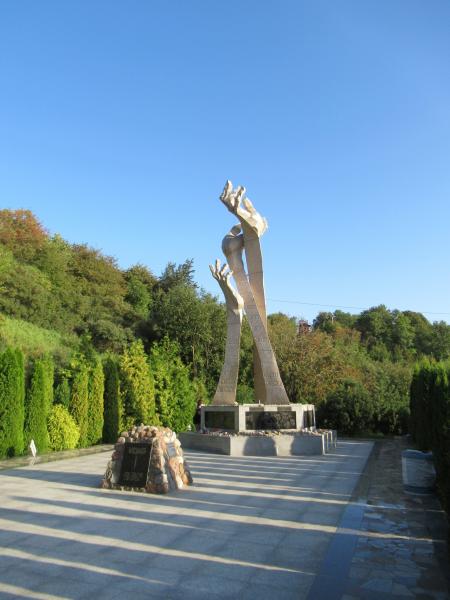 Памятник мемориала   Янтарный image 3