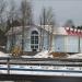 Большое одноэтажное здание в городе Вырица