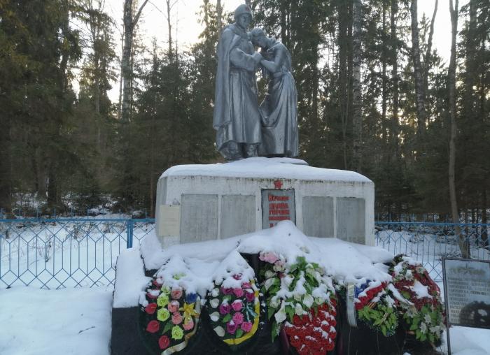 Волохово Александровский район надгробья