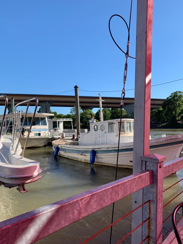 Alamar Marina, Restaurant & Bar