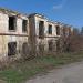 Развалины общежитий бывшего рыбкомбината в городе Мариуполь